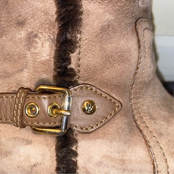 Louis Vuitton gold buckle boots - Picture 4 of 9